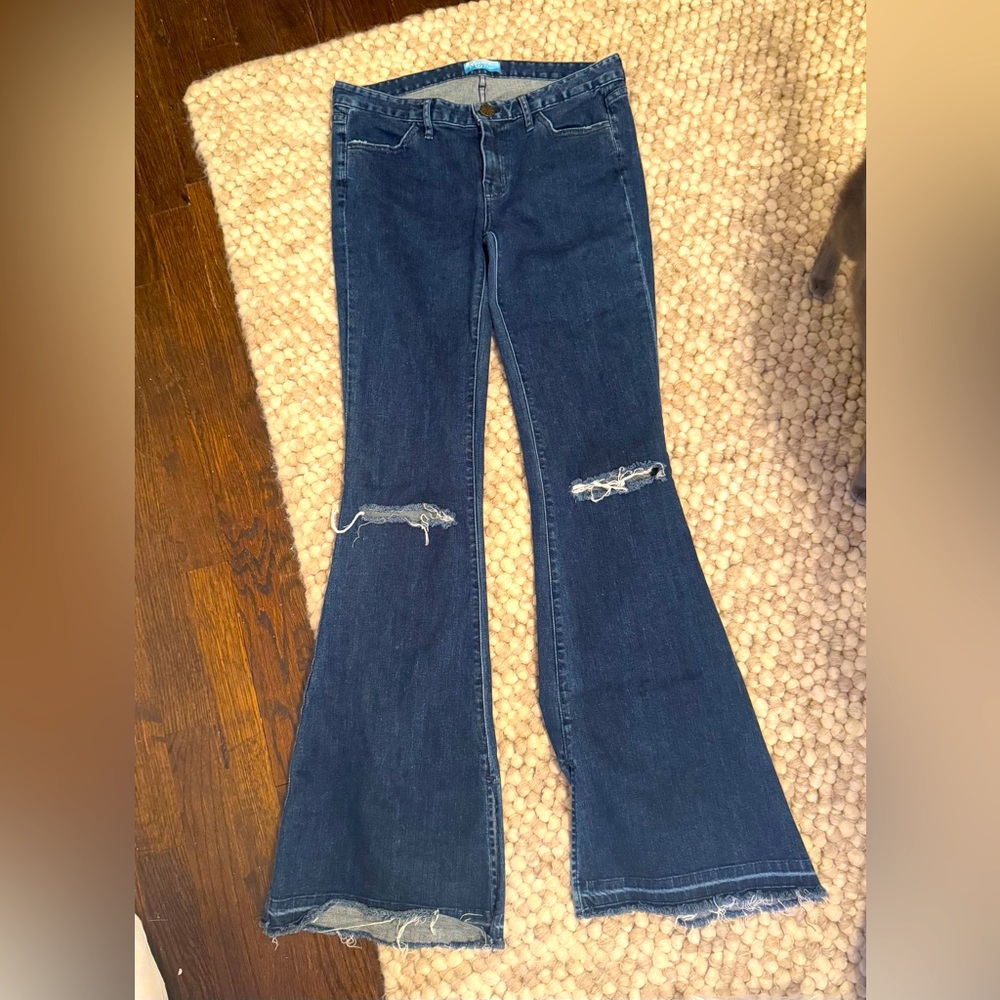 Show Me Your Mumu Flare Jeans

DARK DENIM WASH
FRAY HEM
BELL BOTTOMS
STRETCHY